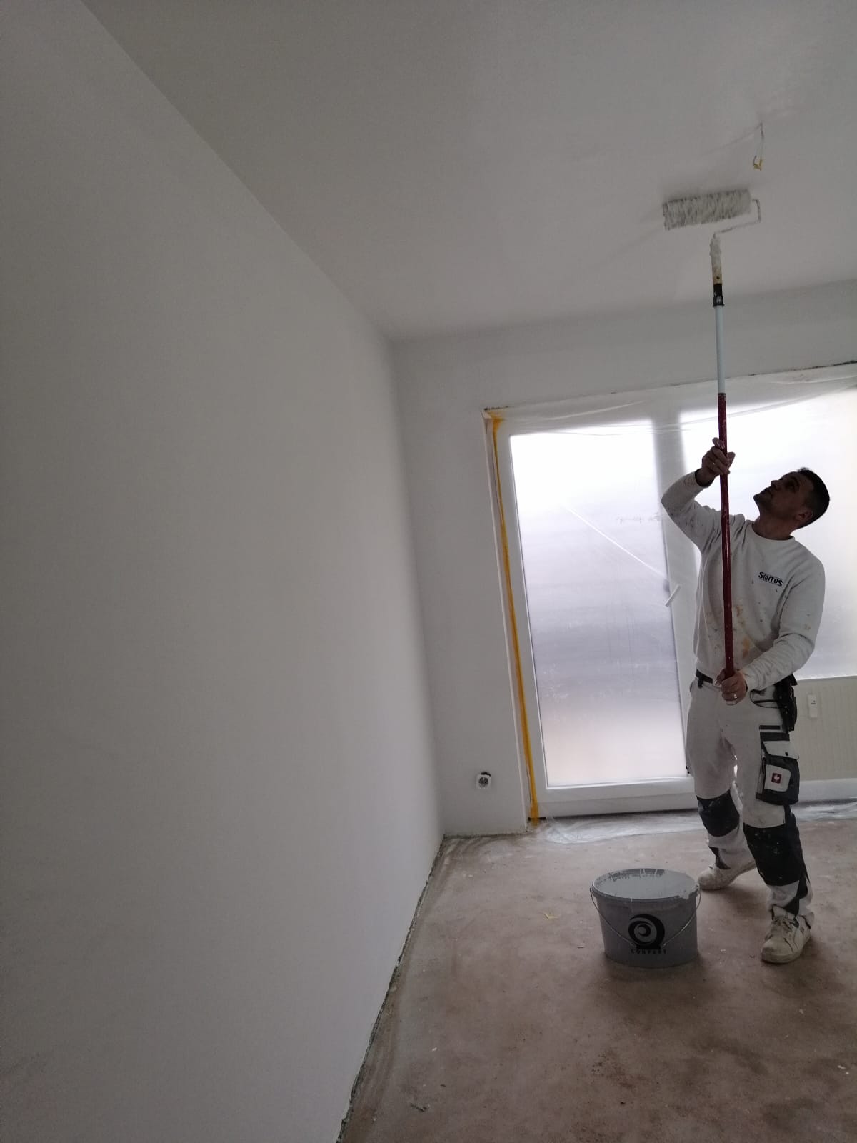 BOJANJE STROPA I ZIDOVA U BIJELOJ NIJANSI