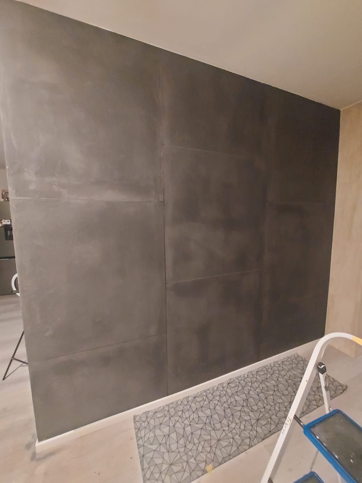 DEKORATIVNA ZIDNA OBRADA U BETON LOOK TEHNICI