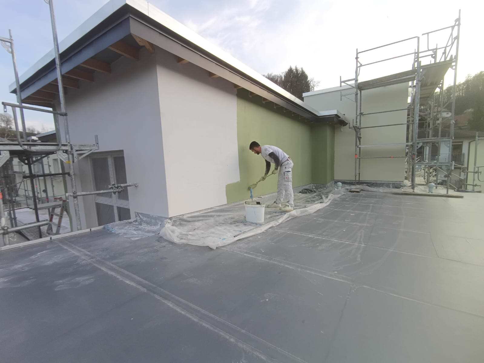 NANOŠENJE TEMELJNOG PREMAZA PRIJE ZAVRŠNOG SLOJA FASADE