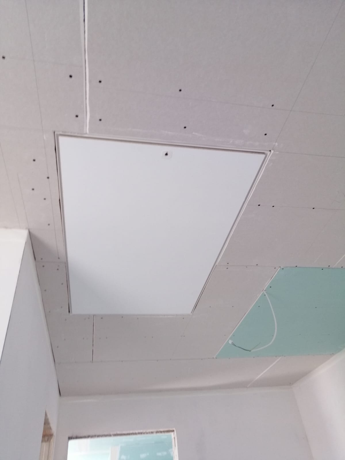 UGRADNJA TAVANSKIH LJESTVI S REVIZIJSKIM OTVOROM