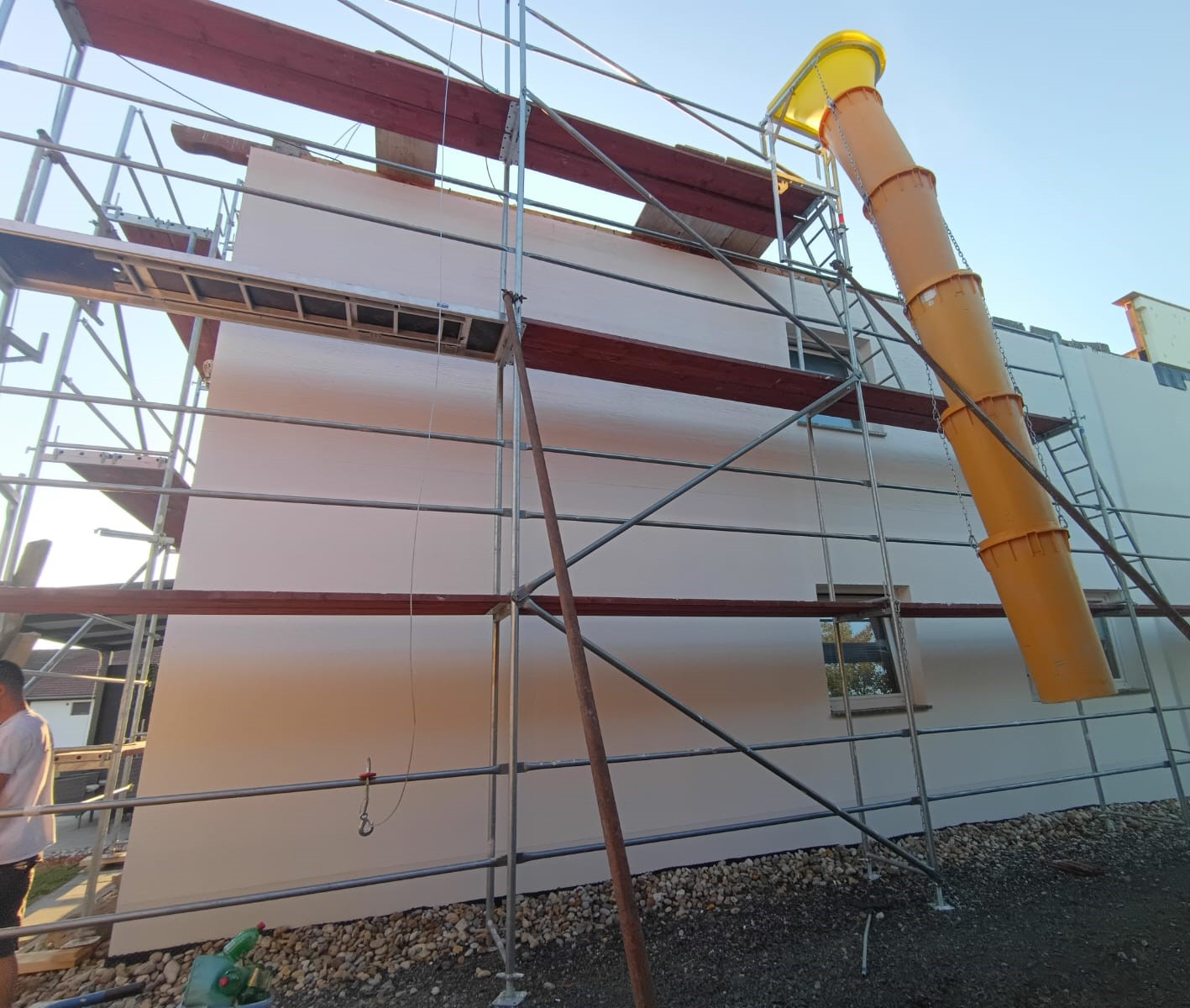 UKLANJANJE KROVNE KONSTRUKCIJE NA STAMBENOM OBJEKTU